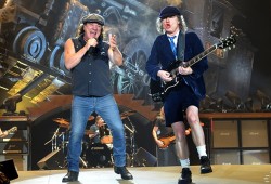 Легендарные гитаристы AC/DC